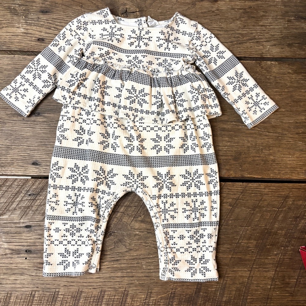 kate quinn 100% Organic Cotton Snowflake‎ Ruffle Romper Snowflake Nordic Winter